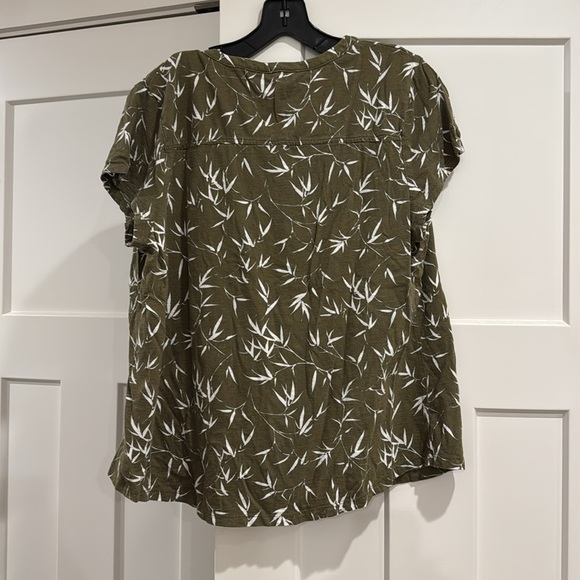 Liz Claiborne Green and White Floral Print Short-Sleeve T-Shirt, Size XXL - Picture 3 of 3
